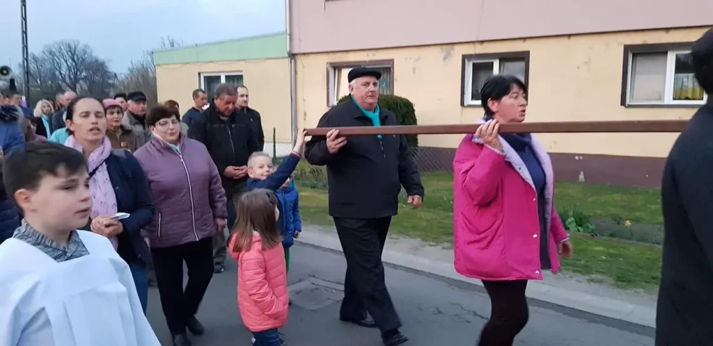 2019.04.05 – Droga Krzyżowa ulicami Grabika