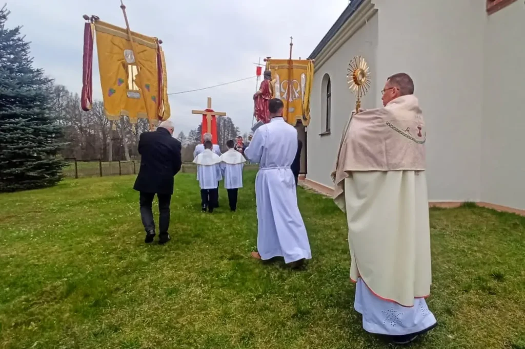 2023.04.09 – Niedziela Zmartwychwstania Pańskiego w Olszyńcu