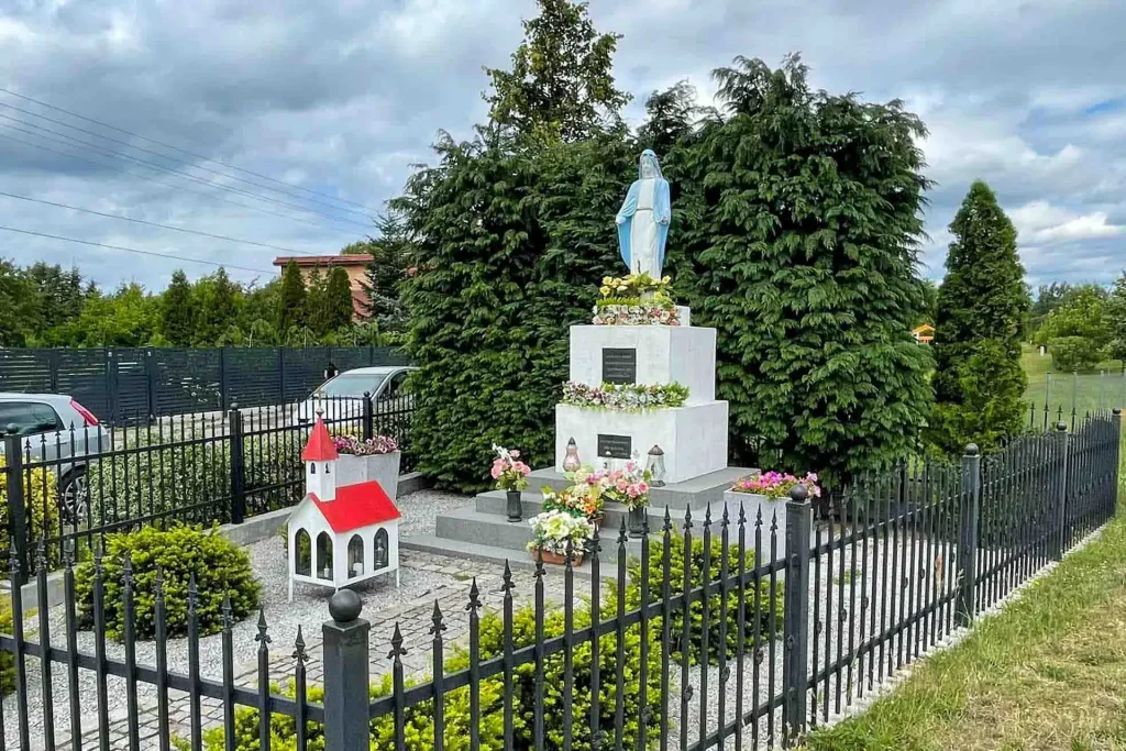 2024.06.30 – Uszkodzenia Figury NMP z ul. Zielonogórskiej