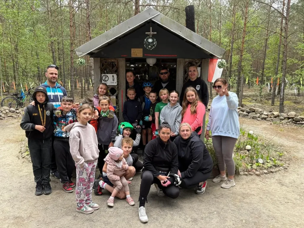 2025.05.24 – Rowerowa wycieczka scholi i ministrantów do kapliczki w Marszowie