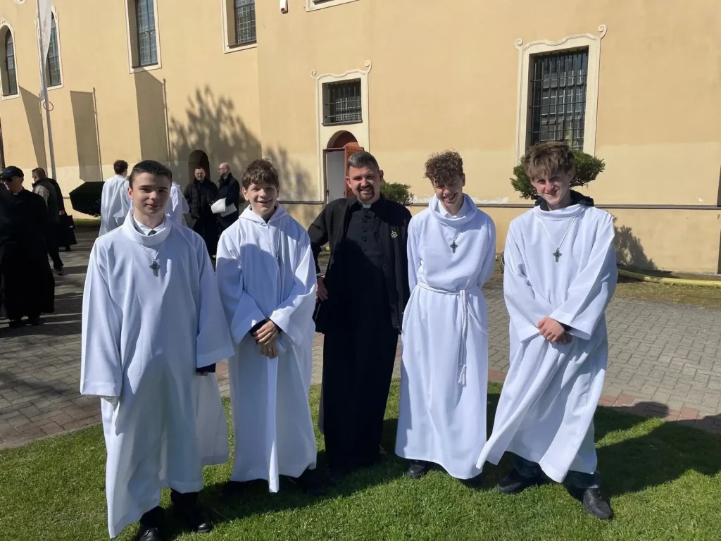 2026.04.25 – Pielgrzymka Liturgicznej Służby Ołtarza – nowi ministranci