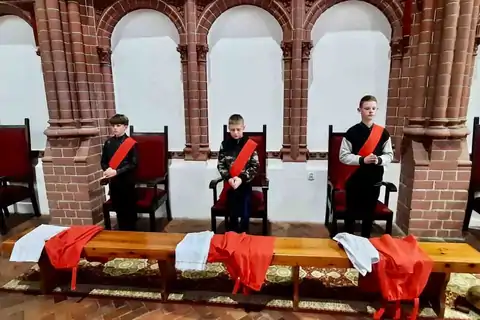 2024.04.21 – Przyjęcie nowych ministrantów – zdjęcie 1