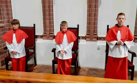 2024.04.21 – Przyjęcie nowych ministrantów – zdjęcie 20