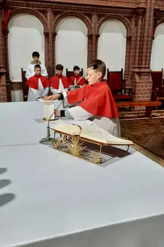 2024.04.21 – Przyjęcie nowych ministrantów – zdjęcie 21