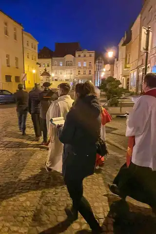 2024.03.24 – Parafialna Droga Krzyżowa ulicami Żar – zdjęcie 6