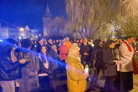 2024.03.24 – Parafialna Droga Krzyżowa ulicami Żar – zdjęcie 55