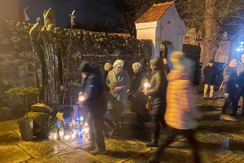 2024.03.24 – Parafialna Droga Krzyżowa ulicami Żar – zdjęcie 72