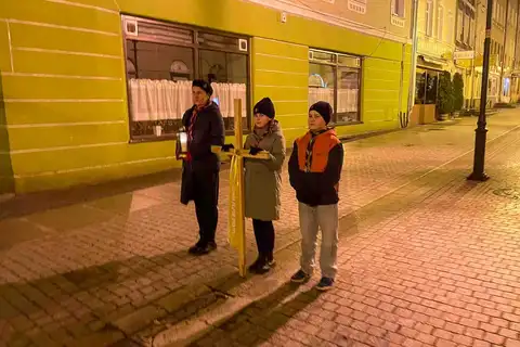 2024.03.24 – Parafialna Droga Krzyżowa ulicami Żar – zdjęcie 23