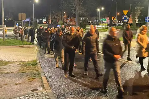 2024.03.24 – Parafialna Droga Krzyżowa ulicami Żar – zdjęcie 45