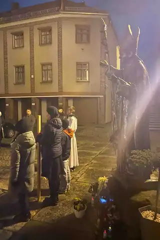 2024.03.24 – Parafialna Droga Krzyżowa ulicami Żar – zdjęcie 65