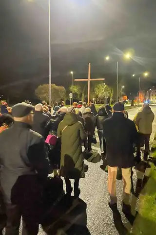 2024.03.24 – Parafialna Droga Krzyżowa ulicami Żar – zdjęcie 38