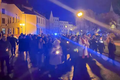 2024.03.24 – Parafialna Droga Krzyżowa ulicami Żar – zdjęcie 58