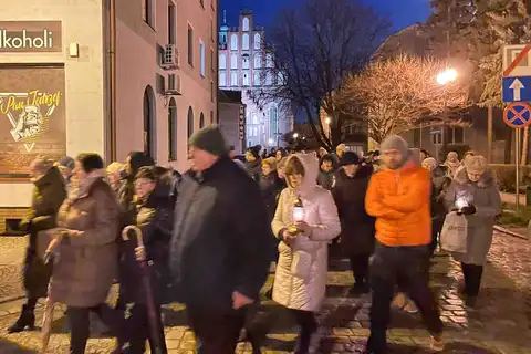 2024.03.24 – Parafialna Droga Krzyżowa ulicami Żar – zdjęcie 7