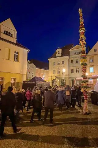 2024.03.24 – Parafialna Droga Krzyżowa ulicami Żar – zdjęcie 21