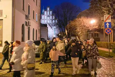 2024.03.24 – Parafialna Droga Krzyżowa ulicami Żar – zdjęcie 11