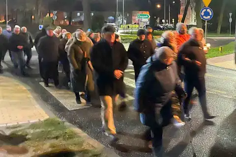2024.03.24 – Parafialna Droga Krzyżowa ulicami Żar – zdjęcie 44
