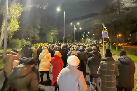 2024.03.24 – Parafialna Droga Krzyżowa ulicami Żar – zdjęcie 37