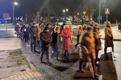 2024.03.24 – Parafialna Droga Krzyżowa ulicami Żar – zdjęcie 47