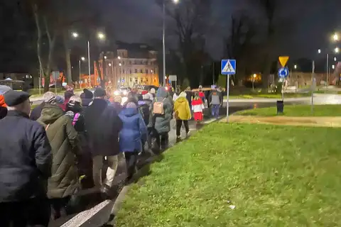 2024.03.24 – Parafialna Droga Krzyżowa ulicami Żar – zdjęcie 40