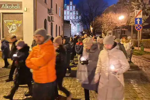 2024.03.24 – Parafialna Droga Krzyżowa ulicami Żar – zdjęcie 8