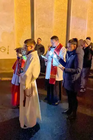 2024.03.24 – Parafialna Droga Krzyżowa ulicami Żar – zdjęcie 2
