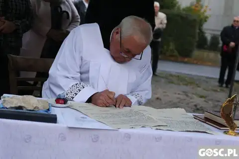 2019.10.17 – Poświęcenie kamienia węgielnego kościoła w Grabiku – zdjęcie 16