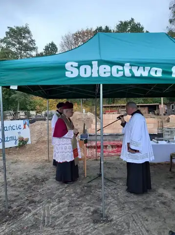 2019.10.17 – Poświęcenie kamienia węgielnego kościoła w Grabiku – zdjęcie 31