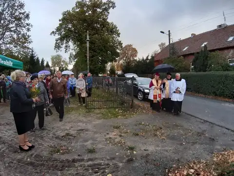 2019.10.17 – Poświęcenie kamienia węgielnego kościoła w Grabiku – zdjęcie 28