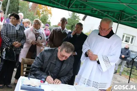 2019.10.17 – Poświęcenie kamienia węgielnego kościoła w Grabiku – zdjęcie 17