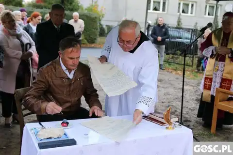 2019.10.17 – Poświęcenie kamienia węgielnego kościoła w Grabiku – zdjęcie 12