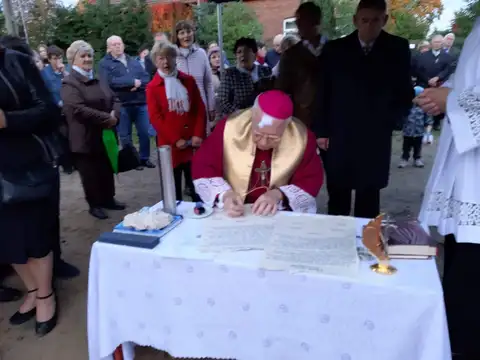 2019.10.17 – Poświęcenie kamienia węgielnego kościoła w Grabiku – zdjęcie 47