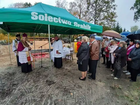 2019.10.17 – Poświęcenie kamienia węgielnego kościoła w Grabiku – zdjęcie 30
