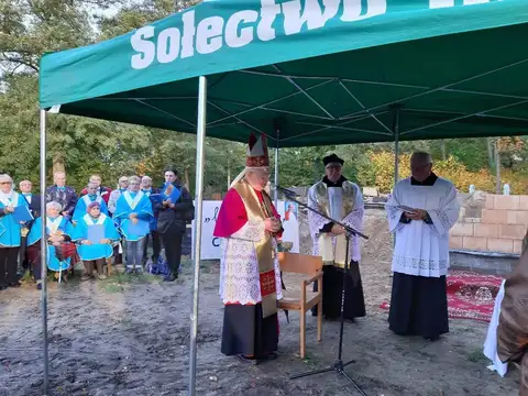 2019.10.17 – Poświęcenie kamienia węgielnego kościoła w Grabiku – zdjęcie 38