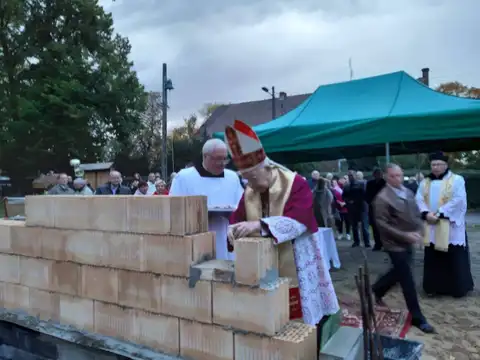 2019.10.17 – Poświęcenie kamienia węgielnego kościoła w Grabiku – zdjęcie 64