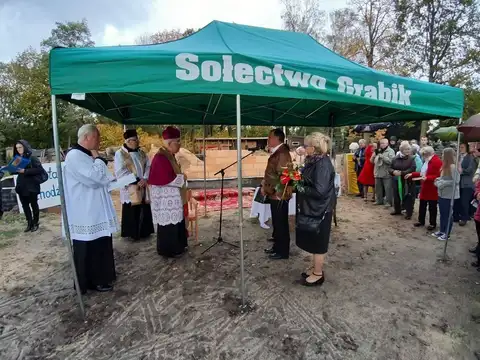 2019.10.17 – Poświęcenie kamienia węgielnego kościoła w Grabiku – zdjęcie 29