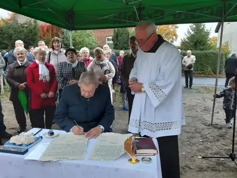 2019.10.17 – Poświęcenie kamienia węgielnego kościoła w Grabiku – zdjęcie 54