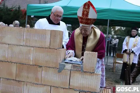 2019.10.17 – Poświęcenie kamienia węgielnego kościoła w Grabiku – zdjęcie 8