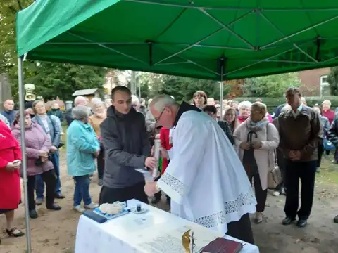 2019.10.17 – Poświęcenie kamienia węgielnego kościoła w Grabiku – zdjęcie 56