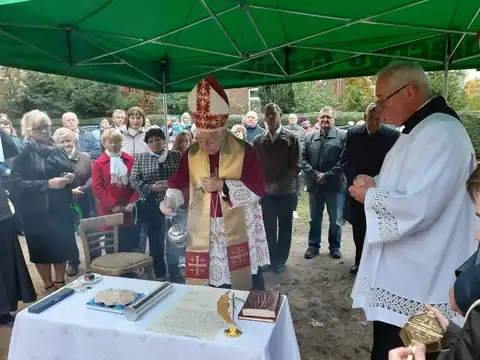 2019.10.17 – Poświęcenie kamienia węgielnego kościoła w Grabiku – zdjęcie 60