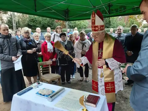 2019.10.17 – Poświęcenie kamienia węgielnego kościoła w Grabiku – zdjęcie 59