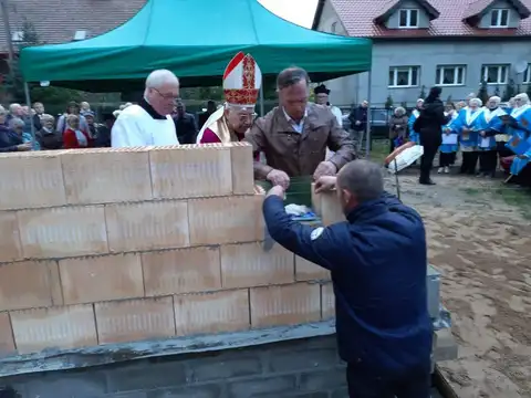 2019.10.17 – Poświęcenie kamienia węgielnego kościoła w Grabiku – zdjęcie 72