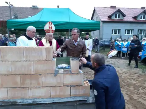 2019.10.17 – Poświęcenie kamienia węgielnego kościoła w Grabiku – zdjęcie 73