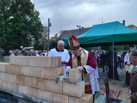 2019.10.17 – Poświęcenie kamienia węgielnego kościoła w Grabiku – zdjęcie 65