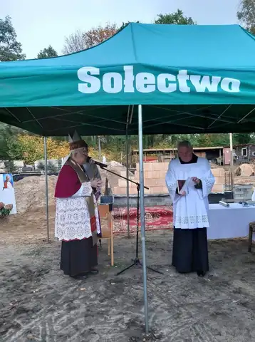 2019.10.17 – Poświęcenie kamienia węgielnego kościoła w Grabiku – zdjęcie 32