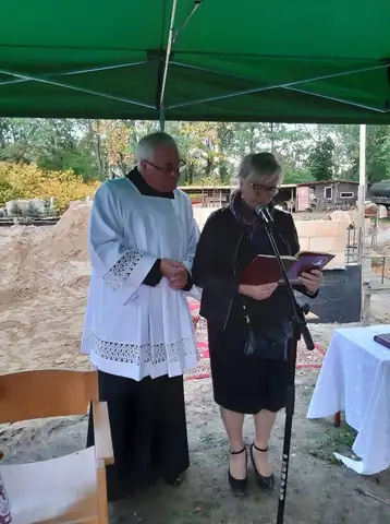 2019.10.17 – Poświęcenie kamienia węgielnego kościoła w Grabiku – zdjęcie 76