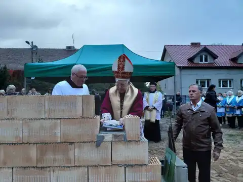 2019.10.17 – Poświęcenie kamienia węgielnego kościoła w Grabiku – zdjęcie 69