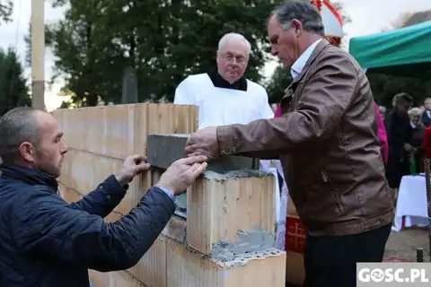 2019.10.17 – Poświęcenie kamienia węgielnego kościoła w Grabiku – zdjęcie 9