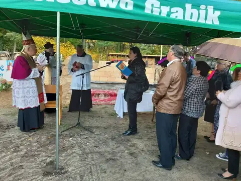 2019.10.17 – Poświęcenie kamienia węgielnego kościoła w Grabiku – zdjęcie 36