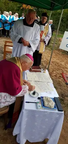2019.10.17 – Poświęcenie kamienia węgielnego kościoła w Grabiku – zdjęcie 49
