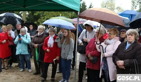 2019.10.17 – Poświęcenie kamienia węgielnego kościoła w Grabiku – zdjęcie 25